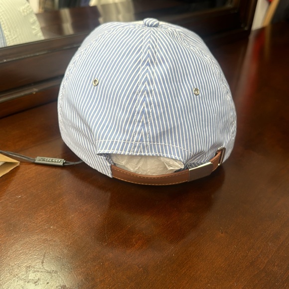 Authentic Burberry Baseball cap. Size medium. Never worn. Brand new. - Picture 2 of 6